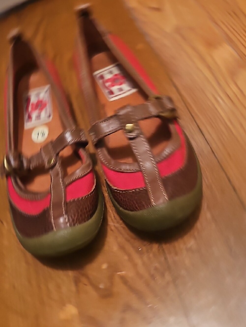 Lucky Brand Women's Red Canvas T-Strap Flats with Brown Leather Trim Size 7 1/2 - Picture 11 of 11